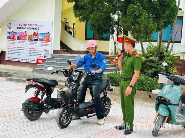 Công an xã Bình Yên tuyên truyền pháp luật cho lứa tuổi học sinh đầu năm học mới