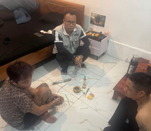 Công an phường Gia Sàng bắt quả tang các đối tượng có hành vi tổ chức sử dụng trái phép chất ma tuý