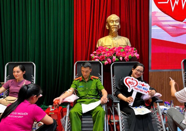 Công an xã Bằng Vân tham gia hiến máu tình nguyện