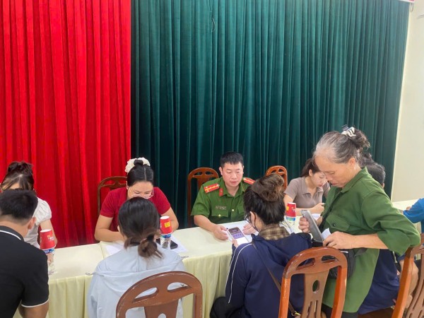 Công an phường Bách Quang triển khai cấp định danh và căn cước lưu động tại trường học, nhà văn hóa