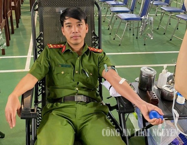 Cán bộ Công an nhiều lần hiến máu chữa trị cho bệnh nhân ung thư
