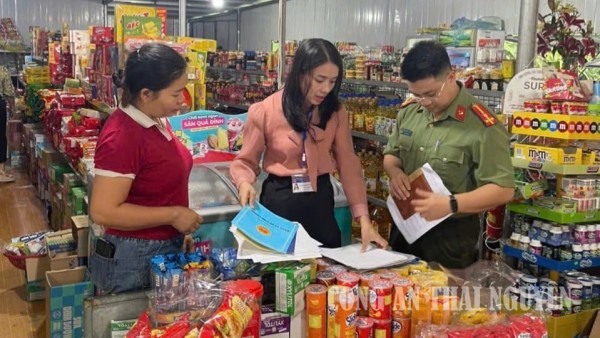 Phường Bách Quang kiểm tra an toàn thực phẩm dịp Tết Trung Thu.