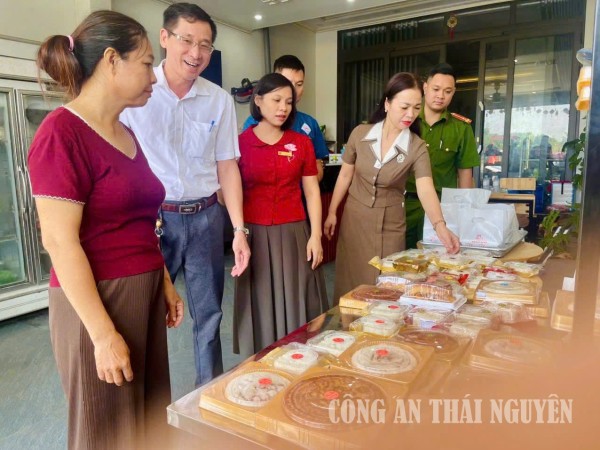 Công an xã Vô Tranh phối hợp đảm bảo an toàn thực phẩm dịp tết trung thu năm 2026