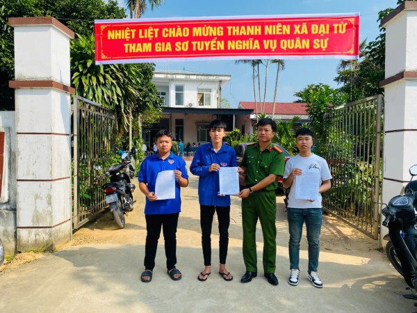 Công an xã Đại Từ tiếp nhận 07 đơn tình nguyện tham gia nghĩa vụ Công an nhân dân năm 2027
