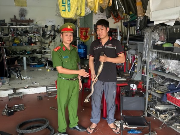 Công an xã Trại Cau tuyên truyền không độ, chế, thay đổi kết cấu xe cơ giới