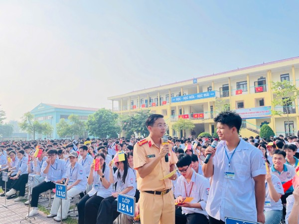Hơn 1.000 cán bộ, giáo viên và học sinh Trường THPT Khánh Hòa được đào tạo kỹ năng lái xe gắn máy an toàn