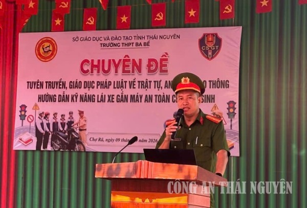 Công an xã  Chợ Rã tuyên truyền kỹ năng lái xe an toàn