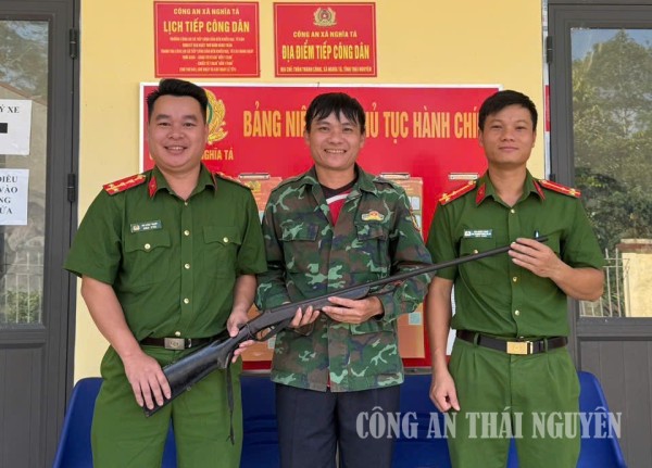 Xã Nghĩa Tá thu hồi vũ khí, vật liệu nổ