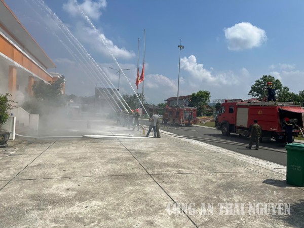 Xã Quân Chu tổ chức huấn luyện nghiệp vụ và thực tập phương án phòng cháy, chữa cháy