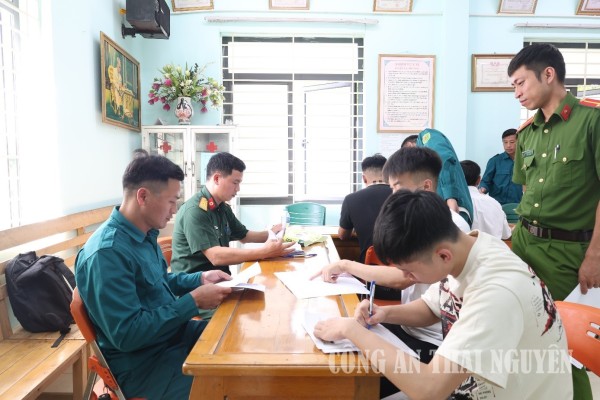 Công an xã Thành Công phối hợp khám sơ tuyển nghĩa vụ quân sự, nghĩa vụ Công an nhân dân