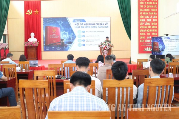 Công an xã Thành Công tuyên truyền, hướng dẫn kỹ năng bảo đảm an ninh mạng