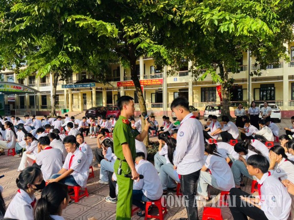 Tuyên truyền pháp luật tại Trường THCS Thành Công