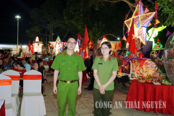 Công an xã Văn Hán đảm bảo an ninh, trật tự đêm hội trung thu diễn ra an toàn, vui tươi