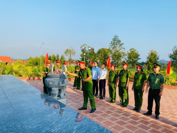 Công an xã Đại Từ sinh hoạt chính trị tại cơ sở Đảng Cộng sản đầu tiên tỉnh Thái Nguyên