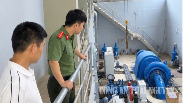 Công an xã Phong Quang chủ động nắm tình hình các công trình thủy điện trên địa bàn.