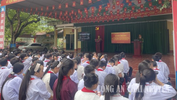 Công an xã Thần Sa tuyên truyền pháp luật, kỹ năng phòng ngừa tai nạn cho hơn 400 người