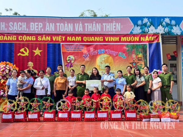 Ấm áp Trung thu nơi điểm trường vùng xa