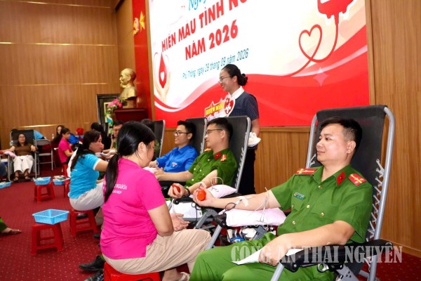 Công an xã Phủ Thông tích cực tham gia Ngày hội hiến máu