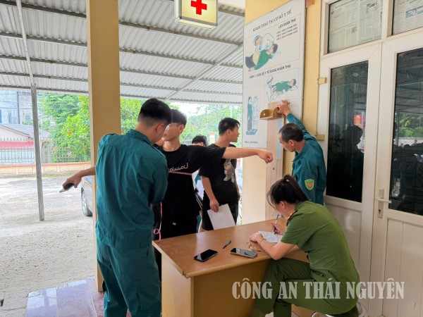 Phối hợp khám sơ tuyển công dân thực hiện nghĩa vụ Quân sự và nghĩa vụ tham gia Công an nhân dân năm