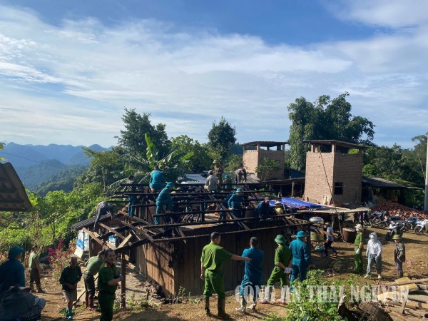 Những cánh tay nối dài giữ bản làng bình yên