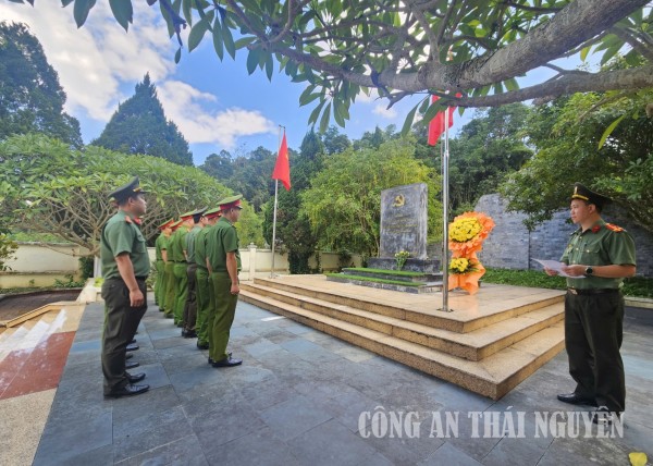 Công an xã Ngân Sơn tổ chức sinh hoạt chuyên đề quý III với chủ đề “công an nhân dân làm theo 6 điều bác hồ dạy”