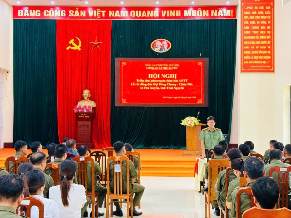 Công an xã Phú Xuyên bảo đảm an ninh, trật tự Lễ rót đồng đúc Đại Hồng Chung tại Chùa Đài