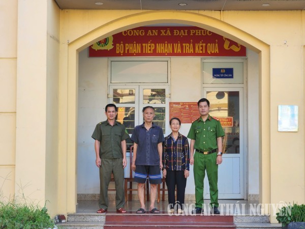 Công an xã Đại Phúc giúp đỡ người đi lạc trở về gia đình