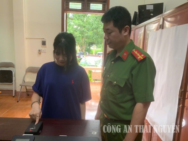 Công an phường Bách Quang cấp tài khoản định danh điện tử cho công dân