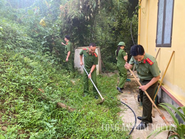 Công an xã Bạch Thông hưởng ứng “Ngày thứ bảy xanh”