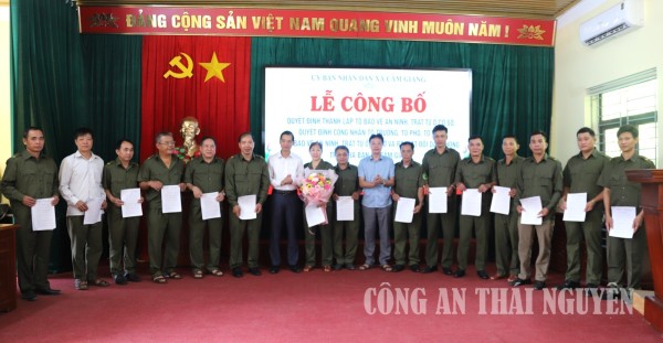 Xã Cẩm Giàng thành lập tổ bảo vệ an ninh, trật tự ở cơ sở và ra mắt đội dân phòng