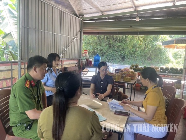 Công an xã Cẩm Giàng phối hợp kiểm tra an toàn thực phẩm dịp Tết Trung thu