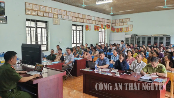 Toàn cảnh buổi tuyên truyền.
