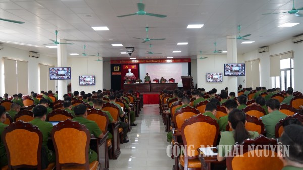Đối thoại giữa Đảng ủy, lãnh đạo Công an tỉnh với Công an xã, phường và đoàn viên, thanh niên trong Công an tỉnh