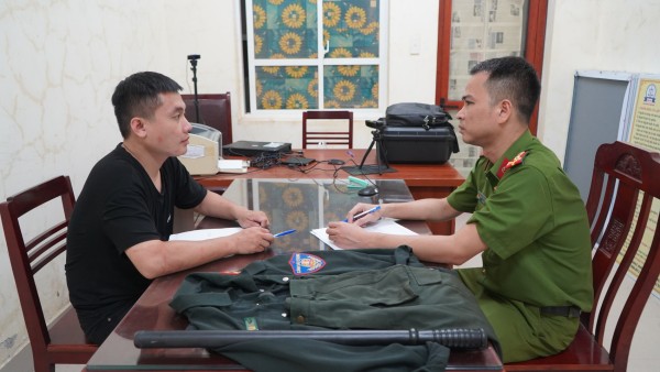 Tạm giữ đối tượng giả danh Cảnh sát cơ động cưỡng đoạt tài sản