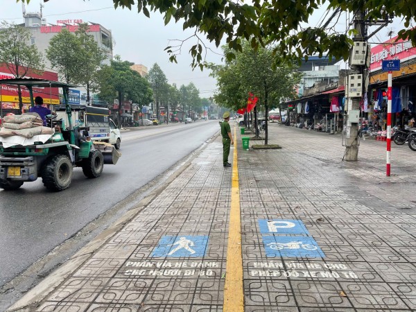 Công an phường Quan Triều chấn chỉnh các hành vi lấn chiếm vỉa hè