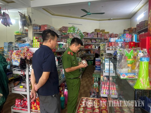 Phối hợp kiểm tra, bảo đảm an toàn thực phẩm dịp Tết Trung thu tại xã Hợp Thành