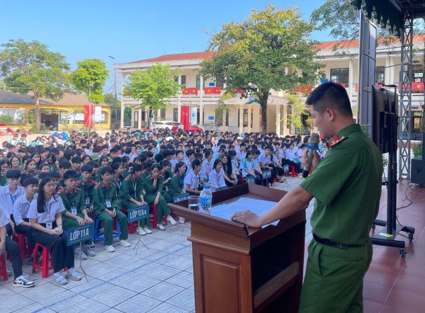 Công an xã Trại Cau tuyên truyền pháp luật về phòng cháy chữa cháy và kỹ năng xử lý tình huống cháy, nổ