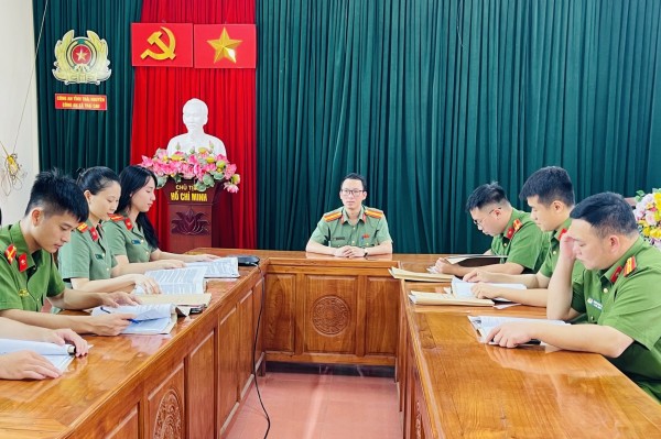 Công an xã Trại Cau kiểm tra, chấn chỉnh công tác hồ sơ nghiệp vụ