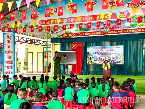 Công an xã Dân Tiến tuyên truyền, phòng ngừa vi phạm pháp luật trong học đường