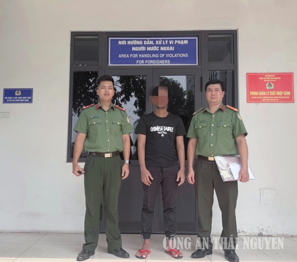 Tống đạt quyết định xử phạt hành chính và trục xuất người nước ngoài vi phạm pháp luật và đưa người nước ngoài vào sơ sở lưu trú trong thời gian làm thủ tục trục xuất.