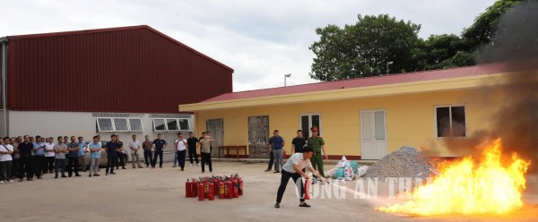 Nâng cao nghiệp vụ phòng cháy, chữa cháy cho cán bộ, người lao động Bảo hiểm xã hội tỉnh