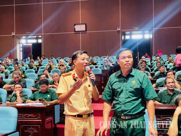 Hội viên Chi hội cựu chiến binh cơ sở được đào tạo kỹ năng lái xe mô tô, xe gắn máy an toàn