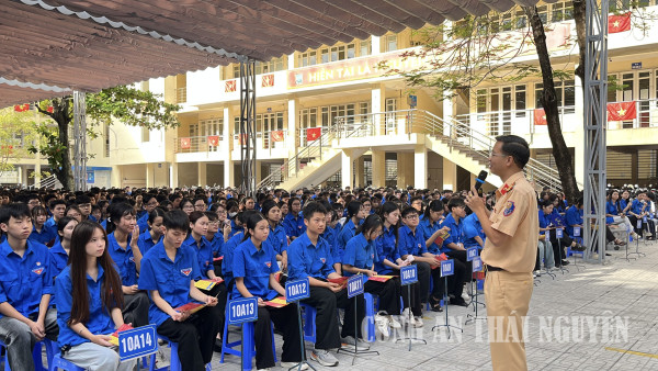 Hơn 2.000 cán bộ, giáo viên và học sinh được đào tạo kỹ năng lái xe gắn máy an toàn