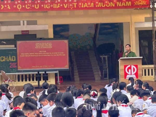 Công an xã Phong Quang phát động phong trào toàn dân bảo vệ an ninh Tổ quốc tại trường học