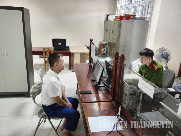 Công an xã Phú Bình rà soát, làm sạch dữ liệu phương tiện