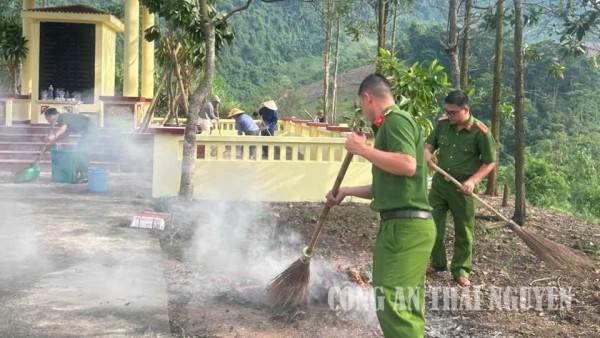 Đoàn viên, thanh niên Công an xã Sảng Mộc xây dựng môi trường xanh, sạch, đẹp