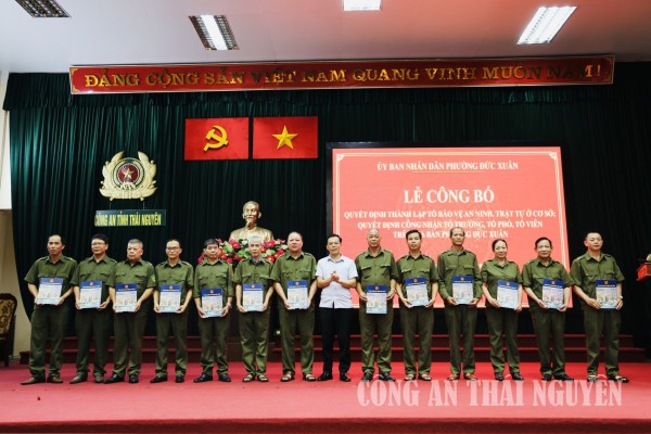 Phường Đức Xuân công bố quyết định thành lập tổ bảo vệ an ninh trật tự ở cơ sở