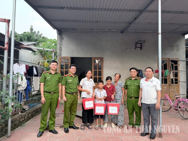 Mang đến cho các em nhỏ một Tết Trung thu ấm áp