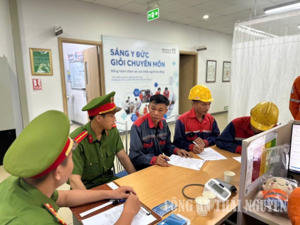 Công an xã An Khánh đấu tranh với tội phạm ma túy, quyết tâm xây dựng “xã không ma túy”.