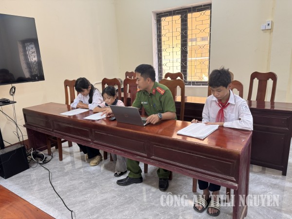 Hỗ trợ, hướng dẫn người dân đăng ký cấp hộ chiếu online